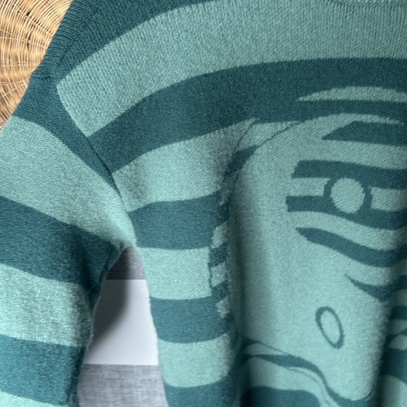 Witty Fox Yin Yang Sweater - Picture 3 of 5